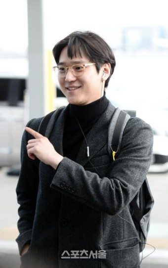 [SS포토]공항패션도 '범생이' 패션, 응답하라 1988의 고경표