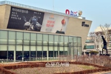 명칭 논란 수원시립아이파크미술관 누적 관람객 5만 돌파