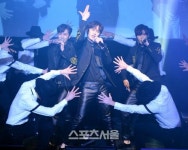 [SS포토] 더블에스 301 허영생, 여심 훔치는 퍼포먼스