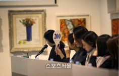 함양옥션경매장 | [SS포토] "미술품 경매 열기 후끈...서울옥션 메이저 경매 현장"