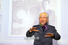 [SS포토] 전쟁을 겪지 않고서는 추상화를 말하지 말아야 김형대 회고전