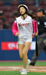 [SS포토] 넥센 배트걸, 바쁜 걸음 총총총!