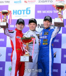넥센타이어 BK-OneMaker에서 우승한 김현석, 기쁨은 2위, 3위와 함께~