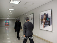 [SS포토] 미술관이 된 캠퍼스 강의실