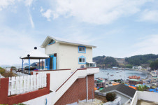 눈 앞에 시원한 통영 앞바다, 가족여행에 안성맞춤인 독채 펜션