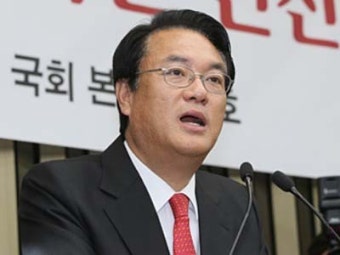 정진석, 비대위원장 겸임… 혁신위원장 김황식 응답 높아