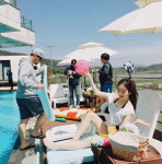 달샤벳 아영, 촬영 준비 중 돋보이는 여름 패션