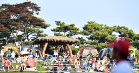 끽야구팬들, 그린존의 여유 만하며[SS포토]