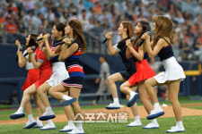 그라운드 공연 펼치는 다이아[SS포토]