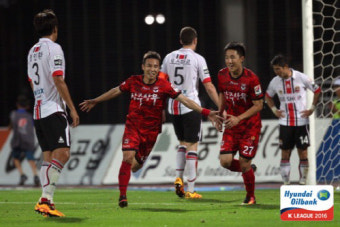 '임상협 PK 결승골' 상주, 서울전 2-1 승리…황선홍 감독 취임후 2연패