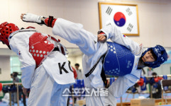 [SS포토] 태권도 김태훈, 인정사정 없는 맹훈!
