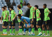 [SS포토] 패배 모르던 전북 현대, 복병 부천FC에 2-3 패배 충격!
