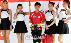 [SS포토] KT GiGA5 김민찬, 드론 레이싱 걸들과 함께!