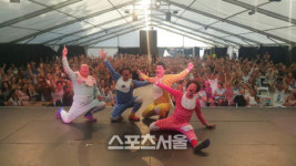 넌버벌 퍼포먼스팀 옹알스 또다시 에딘버러 웃겼다