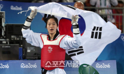 [SS포토]태권도 오혜리, 세계 1위 꺾고 올림픽 금메달