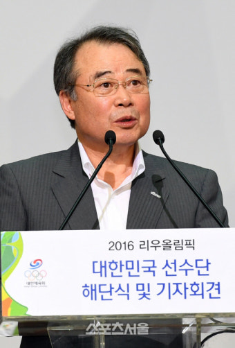 [SS포토]대한민국 선수단 해단식 식사하는 강영중 대한체육회장