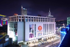 동대문 유어스 쇼핑몰, 1조원 브랜드 가치 재조명