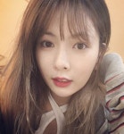 나날이 청순 현아, 뱅헤어 속 빛나는 인형미