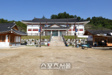 활짝 펴 가을 안은 대한민국의 중원 충주 풍경길 여행