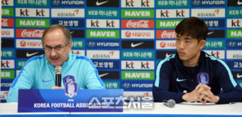 [SS포토]캐나다전 앞둔 대표팀 공식 기자회견, 슈틸리케 감독과 윤석영