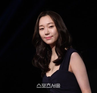 '김주혁과 열애' 이유영 누구? 과거 임지연과 동성애 베드신 열연