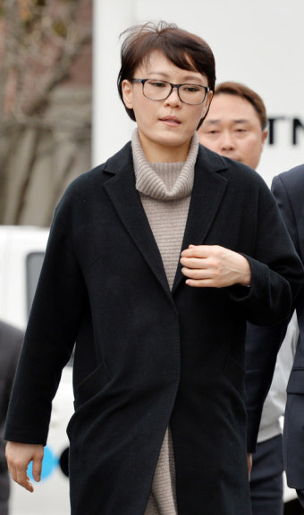 헌재 탄핵심판, '모르쇠' 윤전추 홀로 참석. 반쪽자리 증인신문