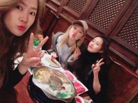 [★SNS] 소유, 투윤과 함께 즐거운 식사 시간 냠냠