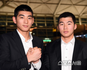 [SS포토] 이정후-김혜성 '당당히 경쟁하며 성장하겠다'