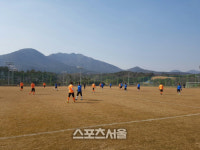 [현장메모]김해시청표 효멘 축구에 혼쭐난 강원FC 사연은