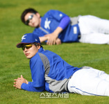 [SS포토] WBC 민병헌, 오전의 햇살 받으며...