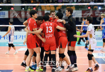 [SS포토]한국전력, 삼성화재 잡고 3연패 탈출과 3위 사수