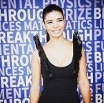 빈 디젤 16살 연하 모델 여친, 입 떡 벌어지는 글래머 몸매