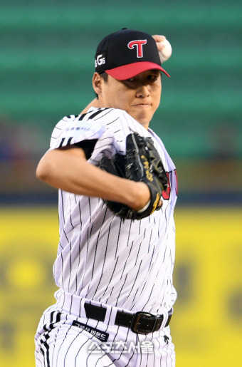 [SS포토]LG 차우찬, 삼성과의 홈 개막전 선발 등판