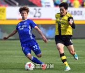 [SS포토]이영재, "김영욱에게 공이 가면 안돼!"