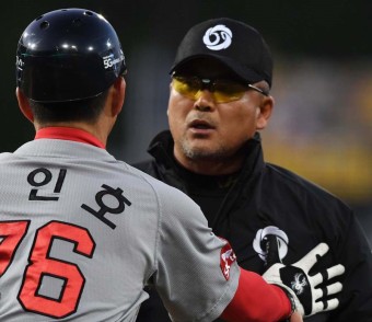 [SS포토] SK 이대수의 항의에 전일수 심판마저...?