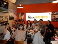 호식이두마리치킨 전속모델 ‘여자친구’ 일본 1·2호점 깜짝방문 이벤트