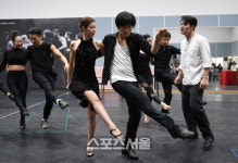 [SS포토]댄스시어터 컨택트 연습 공개, 춤으로 표현해요!