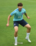 [SS포토] '조기 소집' 손흥민, 이제는 형님들이 보여주마!
