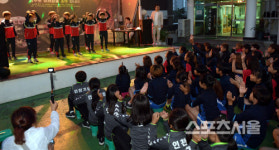 [SS포토] 여왕기 초등부 선수들의 장기자랑, 화합의 자리로!