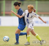 [SS포토] 여왕기 상인초 임보라, 공을 내줄 수 없어!