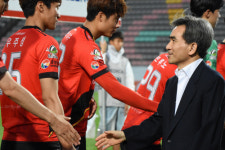 경남, 홈경기서 박효관 창원지방법원장 시축 및 응원