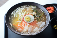 [핵ZONE맛집]우린 냉면 2중대 아냐 차가운 냉식의 뜨거운 유혹...콩국수,김치말이밥,밀면~