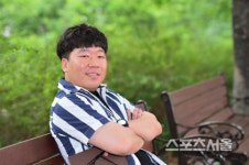 [SNS시인 이환천 인터뷰] B급 유머와 반전… 현실 읽어낼 재미난 시 쓰고 싶다