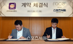 (주)이노투어&레저 더조은여행사 | [SS포토]협약서에 서명하는 라쎄 강현준 대표와 허창여행사 허상태
