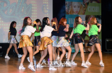 [SS포토]10인조 걸그룹 굿데이의 데뷔 앨범 발표 쇼케이스