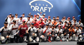 [SS포토] '2018 KBO 신인 드래프트', 프로야구를 빛낼 샛별들!