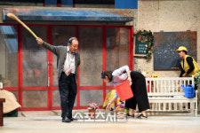 [SS포토]연극 장수상회에서 열연 펼치는 신구