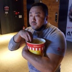 마동석, 범죄도시 관람 인증샷…팝콘 큰 사이즈 맞나?