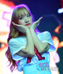 [SS포토] 해시태그 현지, 사랑스런 꽃받침