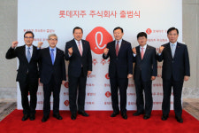 신동빈 회장의 뉴롯데 개막…롯데지주 출범 의미와 숙제는?